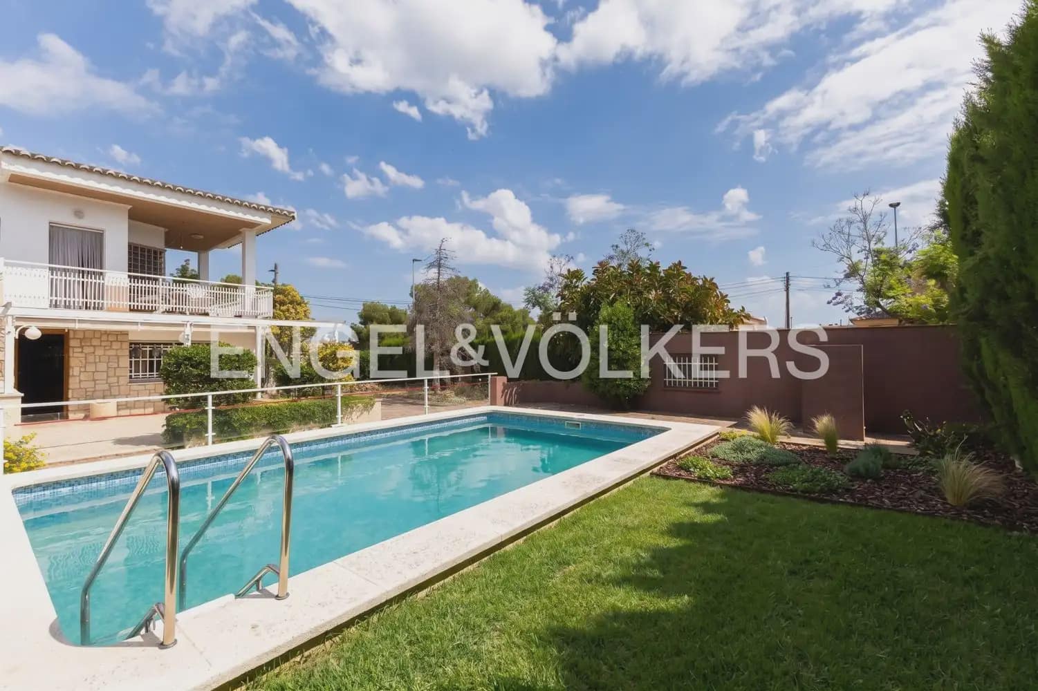 6 bedroom Villa for sale in Torrent with garage - € 720,000 (Ref: 9921338)
