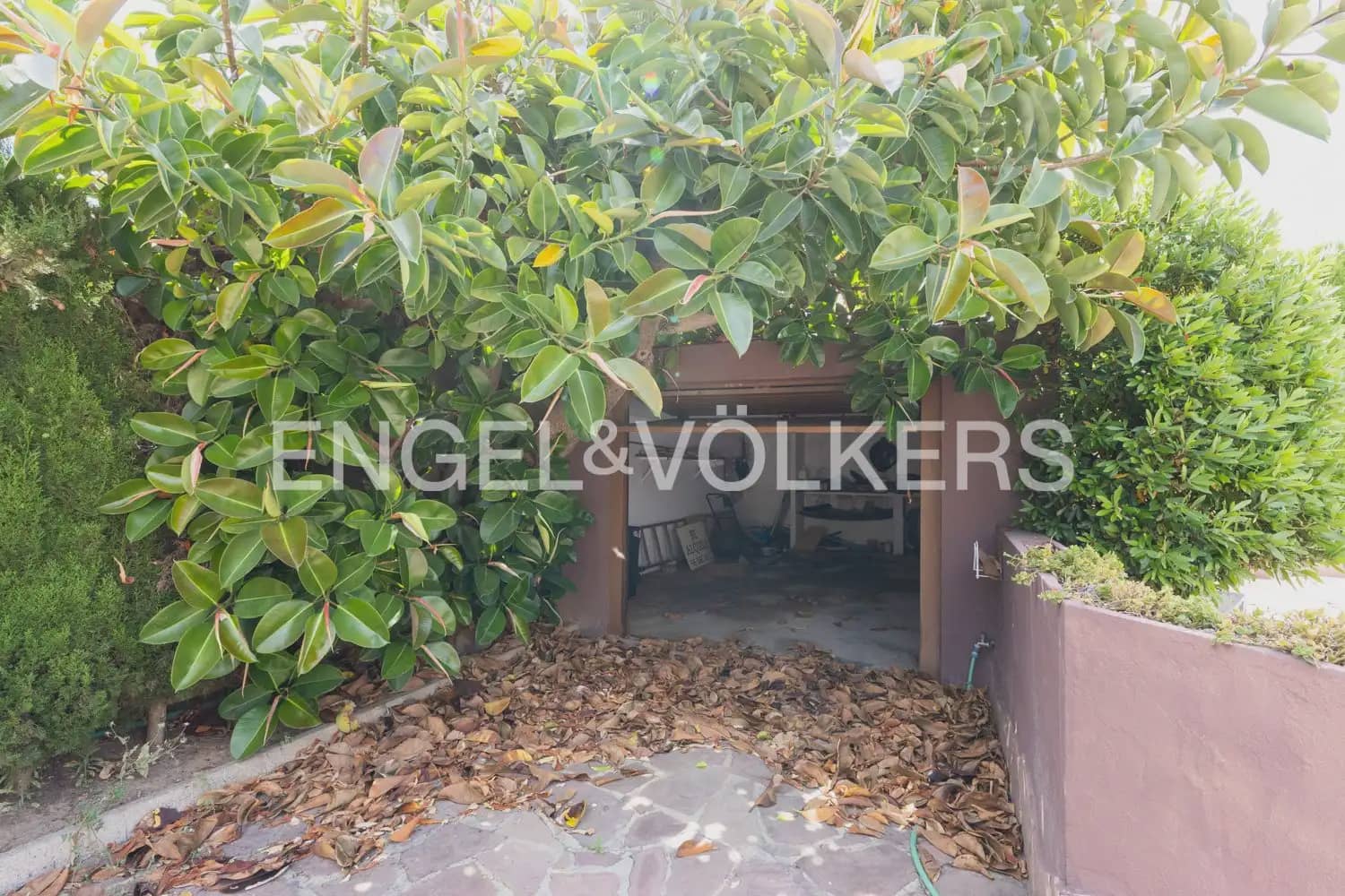 6 bedroom Villa for sale in Torrent with garage - € 720,000 (Ref: 9921338)