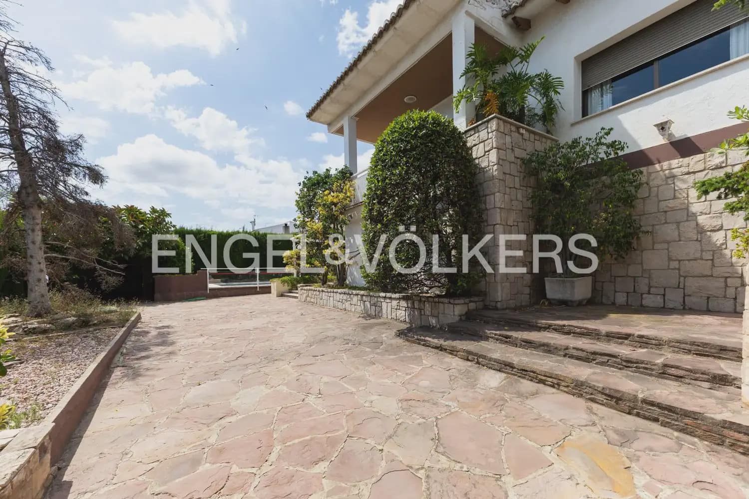 6 bedroom Villa for sale in Torrent with garage - € 720,000 (Ref: 9921338)