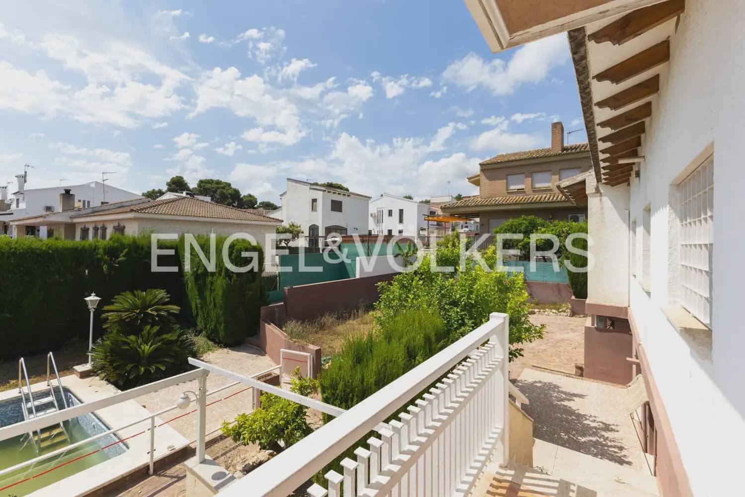 6 bedroom Villa for sale in Torrent with garage - € 720,000 (Ref: 9921338)