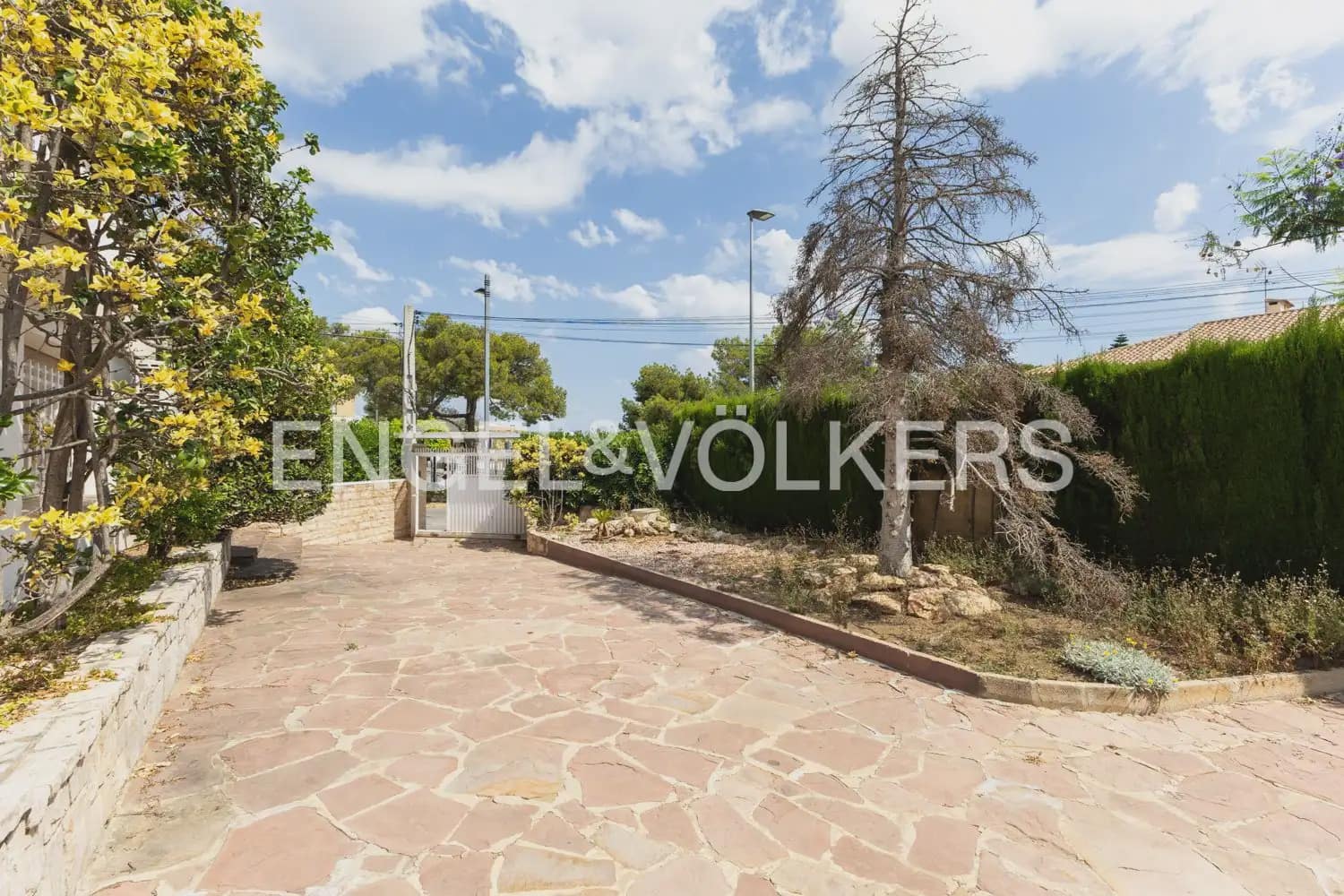 6 bedroom Villa for sale in Torrent with garage - € 720,000 (Ref: 9921338)