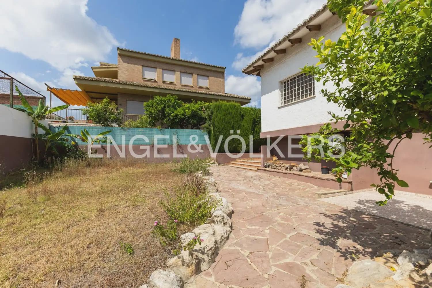 6 bedroom Villa for sale in Torrent with garage - € 720,000 (Ref: 9921338)