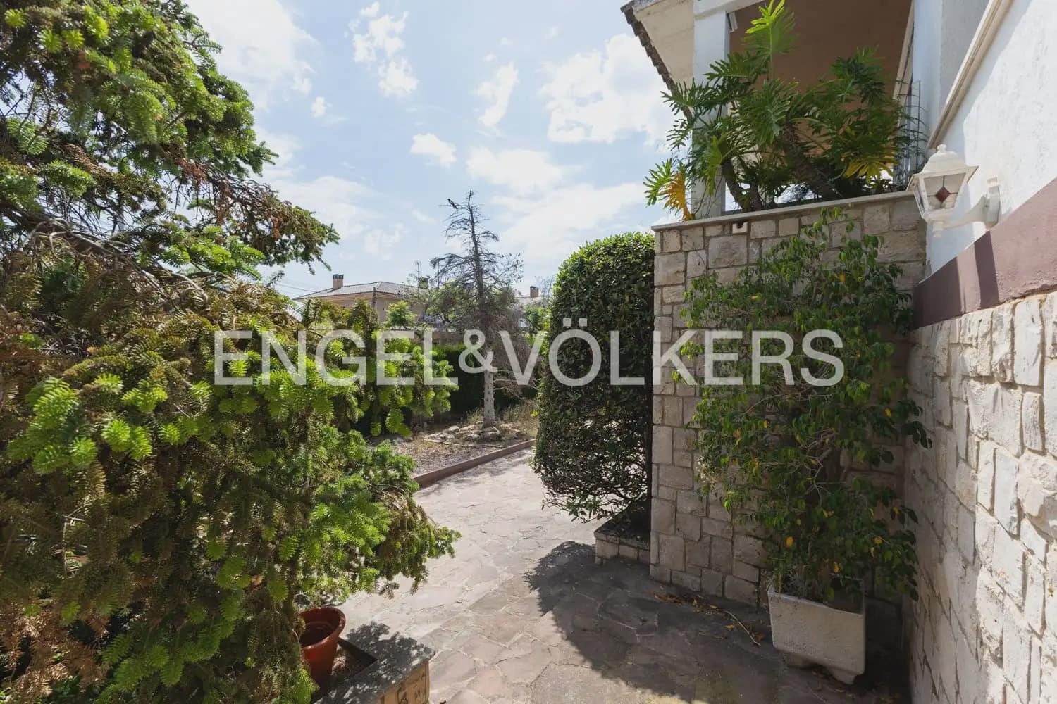 6 bedroom Villa for sale in Torrent with garage - € 720,000 (Ref: 9921338)