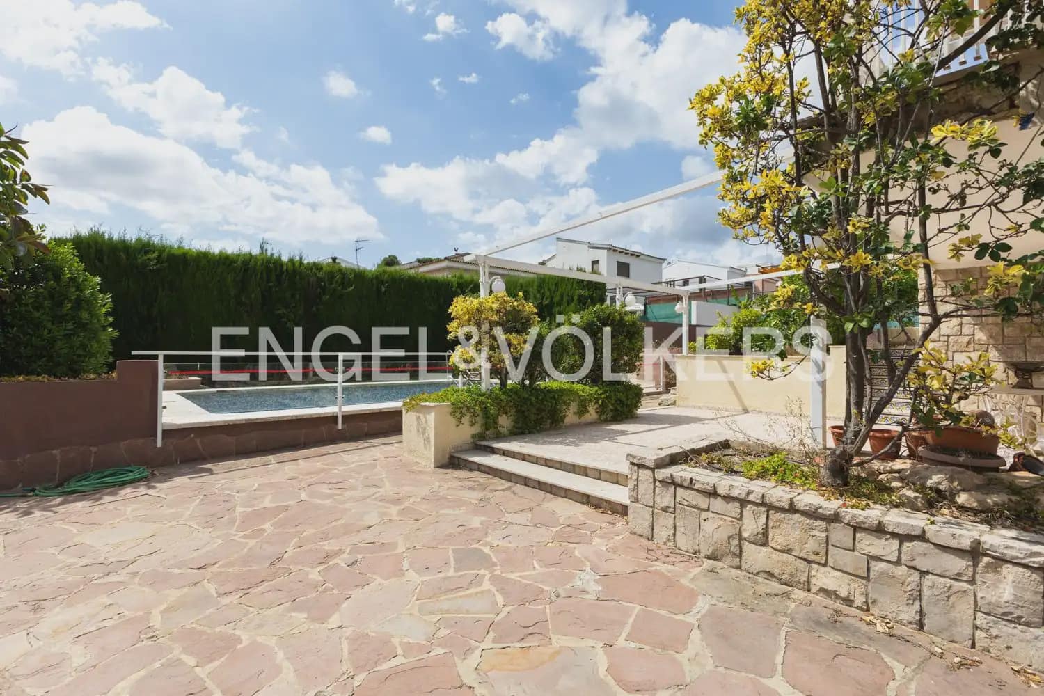 6 bedroom Villa for sale in Torrent with garage - € 720,000 (Ref: 9921338)