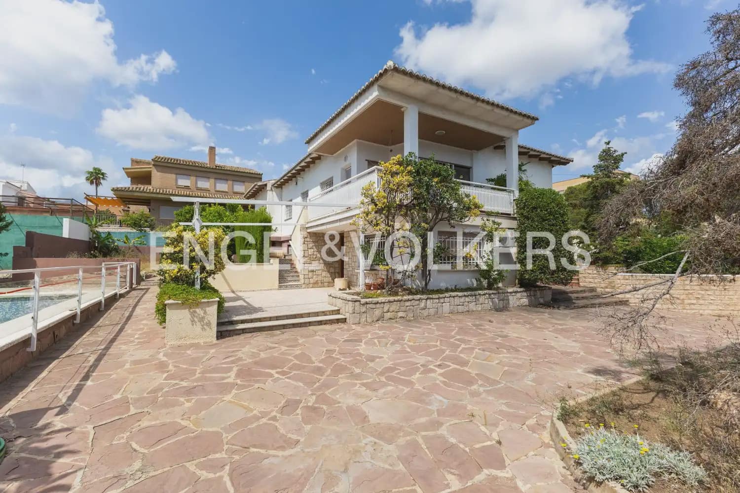 6 bedroom Villa for sale in Torrent with garage - € 720,000 (Ref: 9921338)