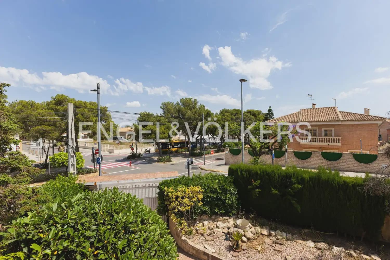 6 bedroom Villa for sale in Torrent with garage - € 720,000 (Ref: 9921338)
