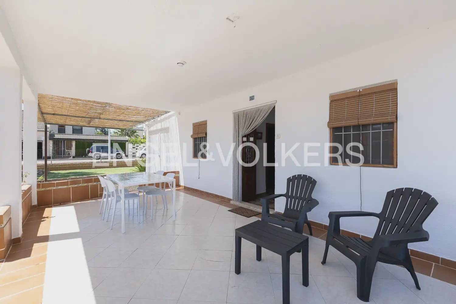 3 slaapkamer Bungalow te huur in Sagunto / Sagunt met garage - € 2.000 (Ref: 9921339)