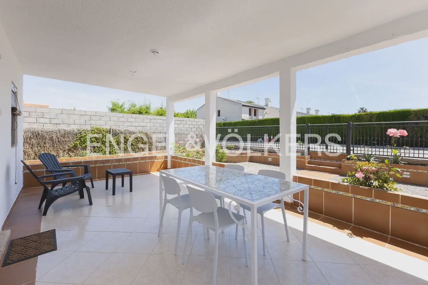 3 slaapkamer Bungalow te huur in Sagunto / Sagunt met garage - € 2.000 (Ref: 9921339)