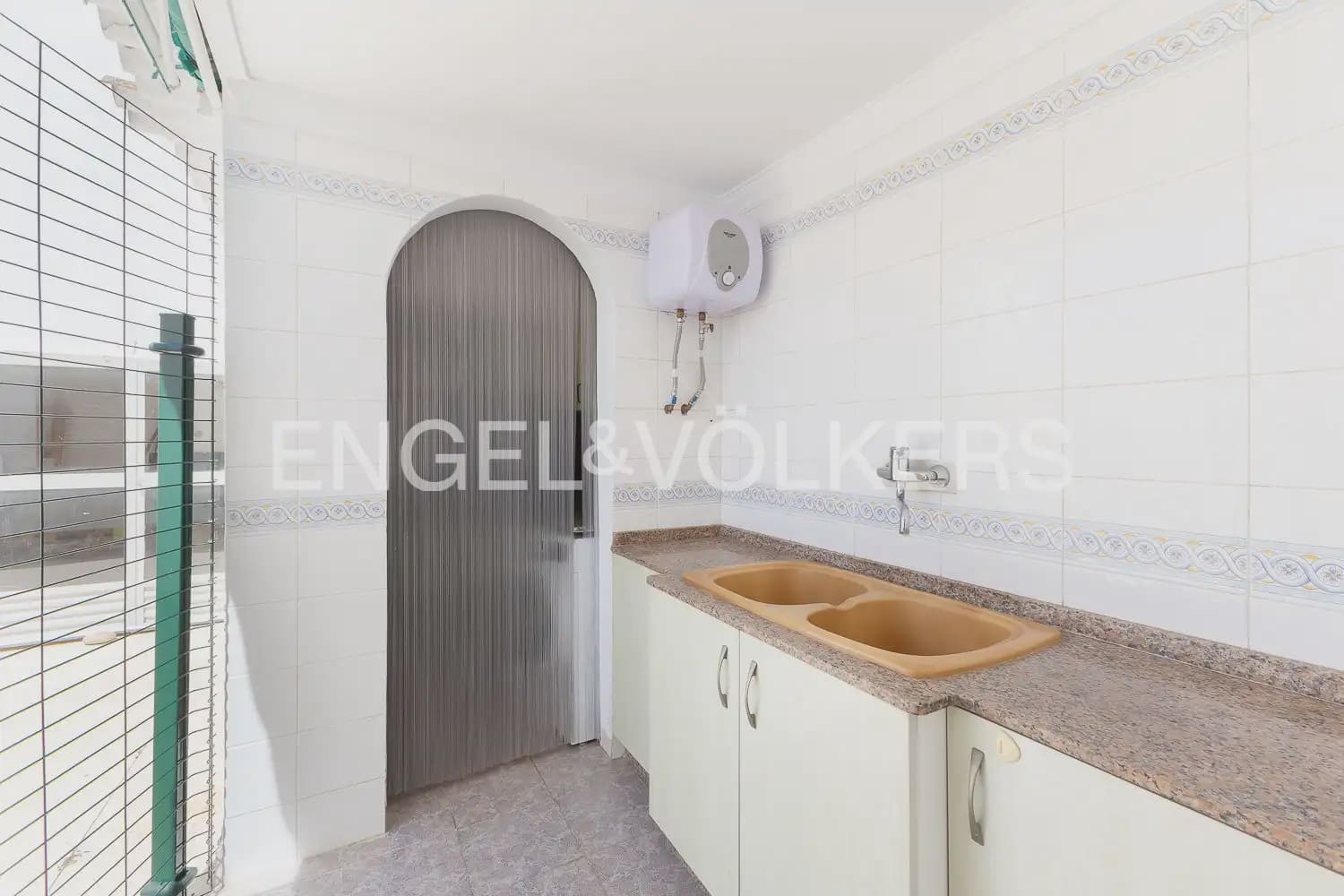 3 slaapkamer Bungalow te huur in Sagunto / Sagunt met garage - € 2.000 (Ref: 9921339)