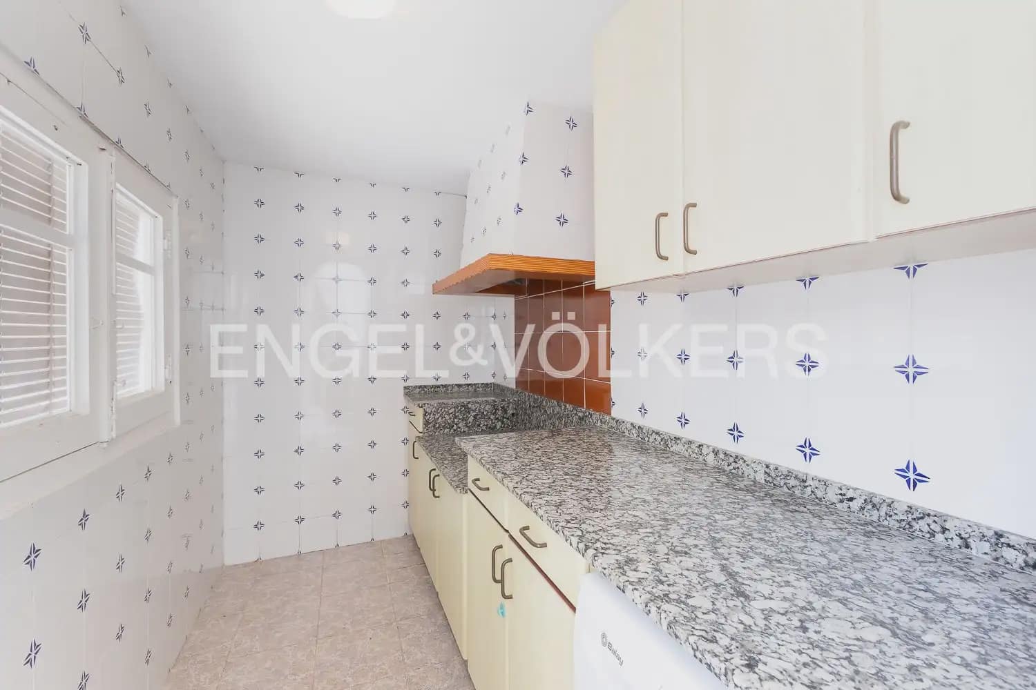 3 slaapkamer Bungalow te huur in Sagunto / Sagunt met garage - € 2.000 (Ref: 9921339)