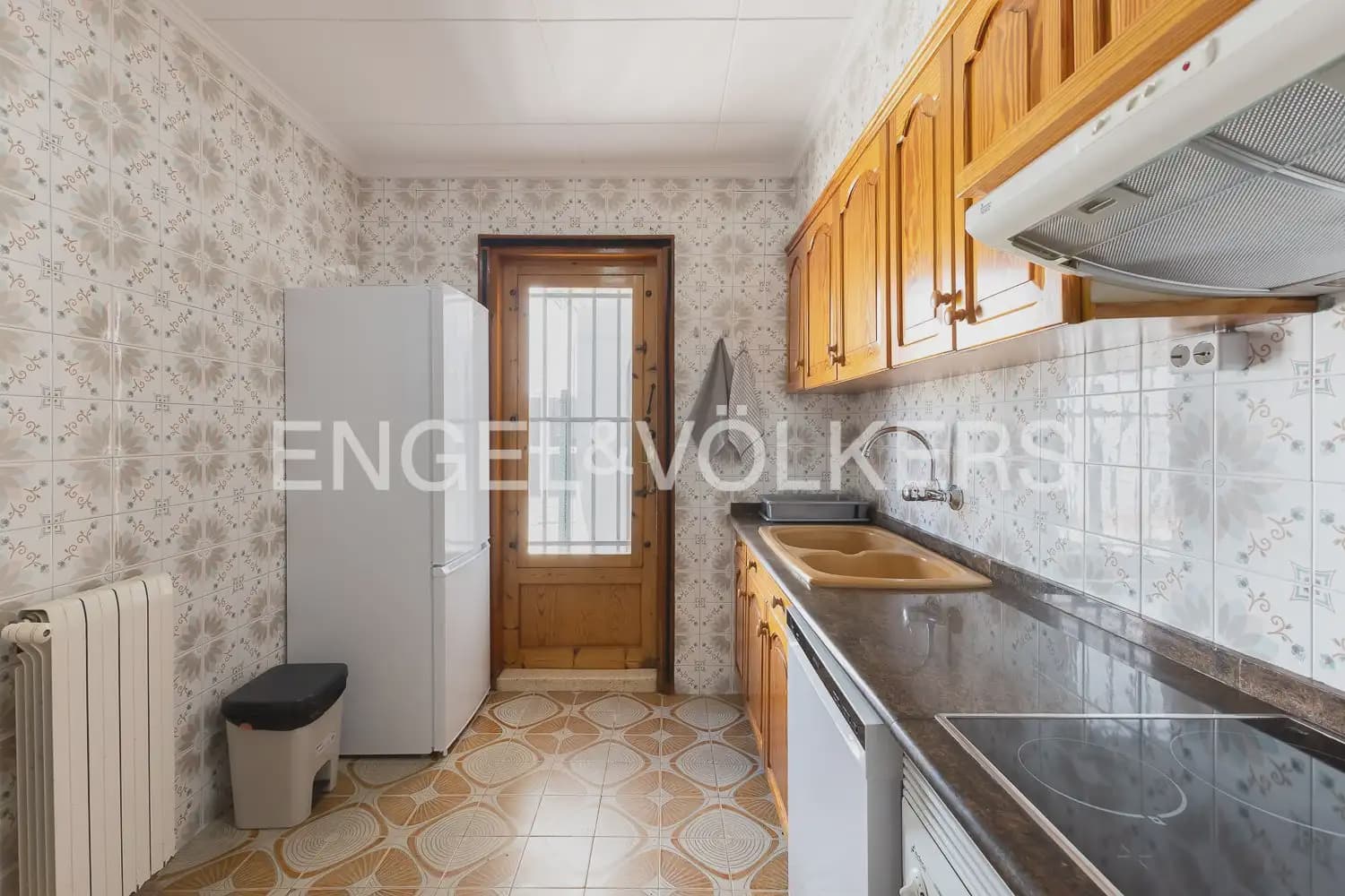 3 slaapkamer Bungalow te huur in Sagunto / Sagunt met garage - € 2.000 (Ref: 9921339)
