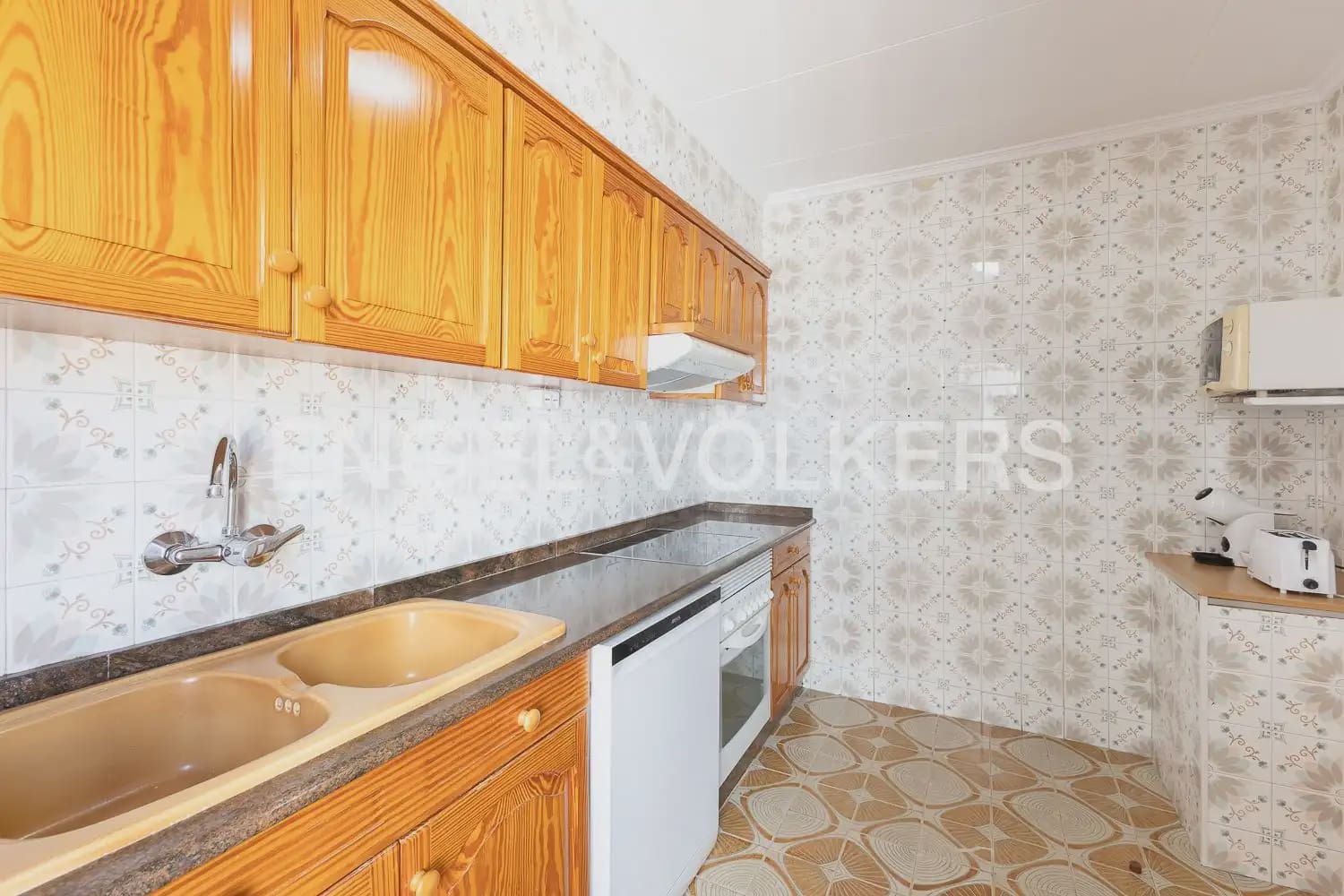 3 slaapkamer Bungalow te huur in Sagunto / Sagunt met garage - € 2.000 (Ref: 9921339)