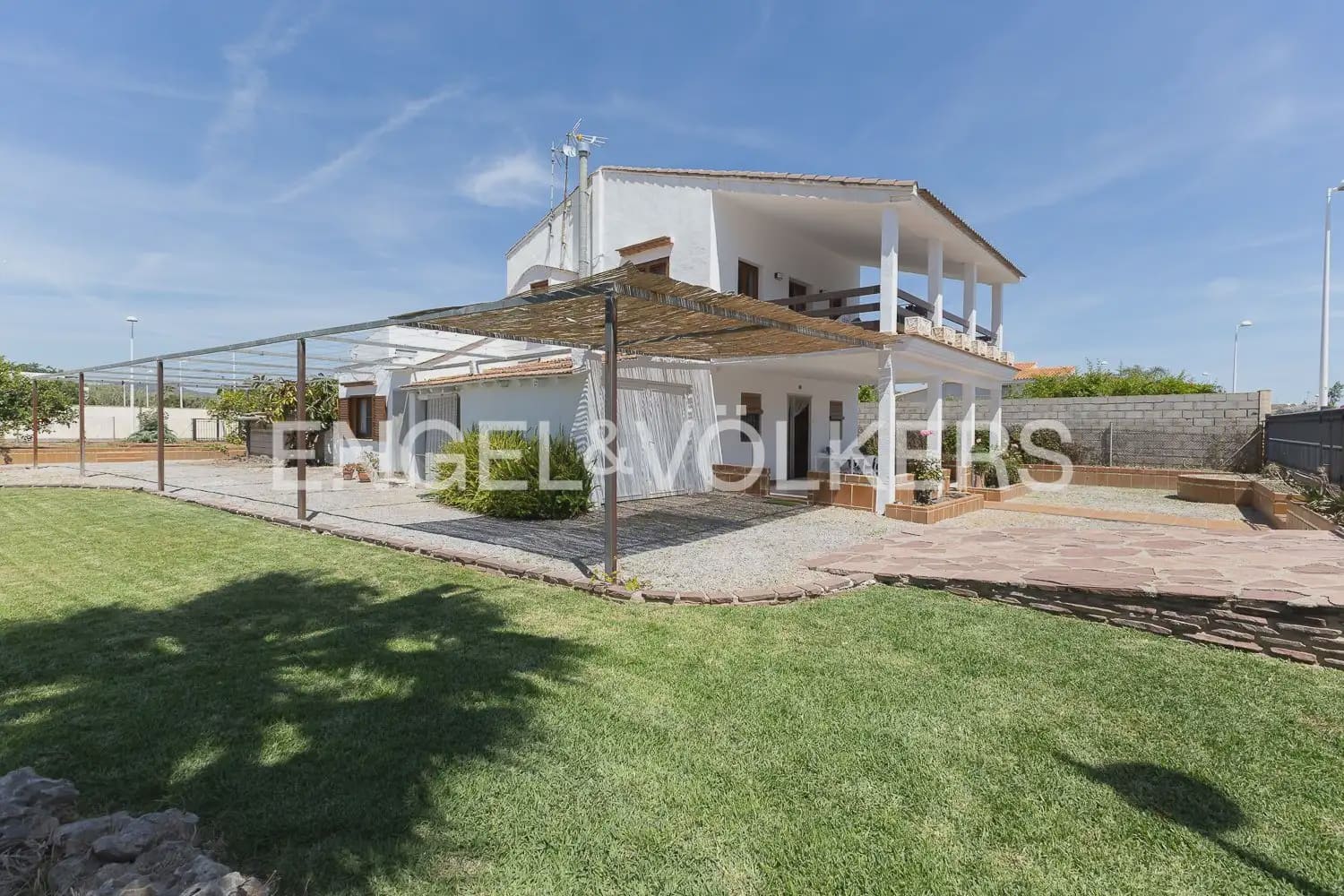 3 slaapkamer Bungalow te huur in Sagunto / Sagunt met garage - € 2.000 (Ref: 9921339)