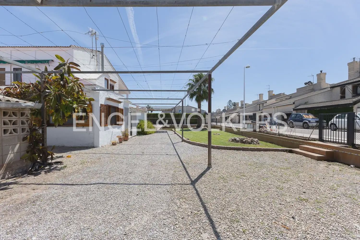 3 slaapkamer Bungalow te huur in Sagunto / Sagunt met garage - € 2.000 (Ref: 9921339)