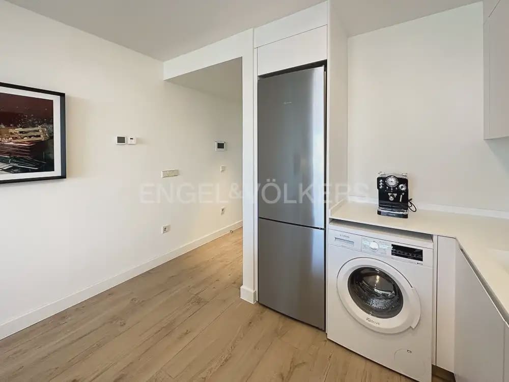 Appartement de 1 chambre à louer à Valence ville avec piscine garage - 1 600 € (Ref: 9925029)