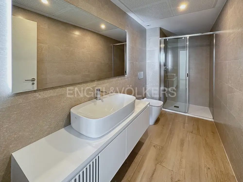 Appartement de 1 chambre à louer à Valence ville avec piscine garage - 1 600 € (Ref: 9925029)