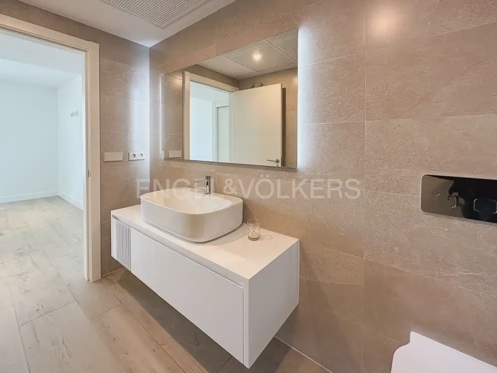 Appartement de 1 chambre à louer à Valence ville avec piscine garage - 1 600 € (Ref: 9925029)
