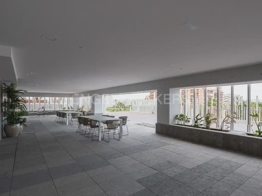 Appartement de 1 chambre à louer à Valence ville avec piscine garage - 1 600 € (Ref: 9925029)