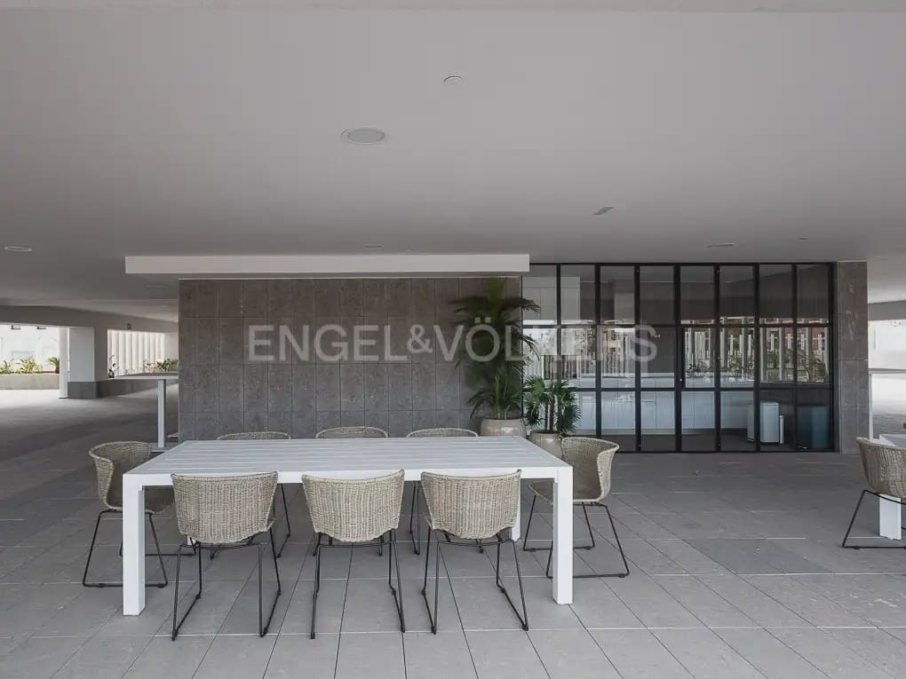 Appartement de 1 chambre à louer à Valence ville avec piscine garage - 1 600 € (Ref: 9925029)