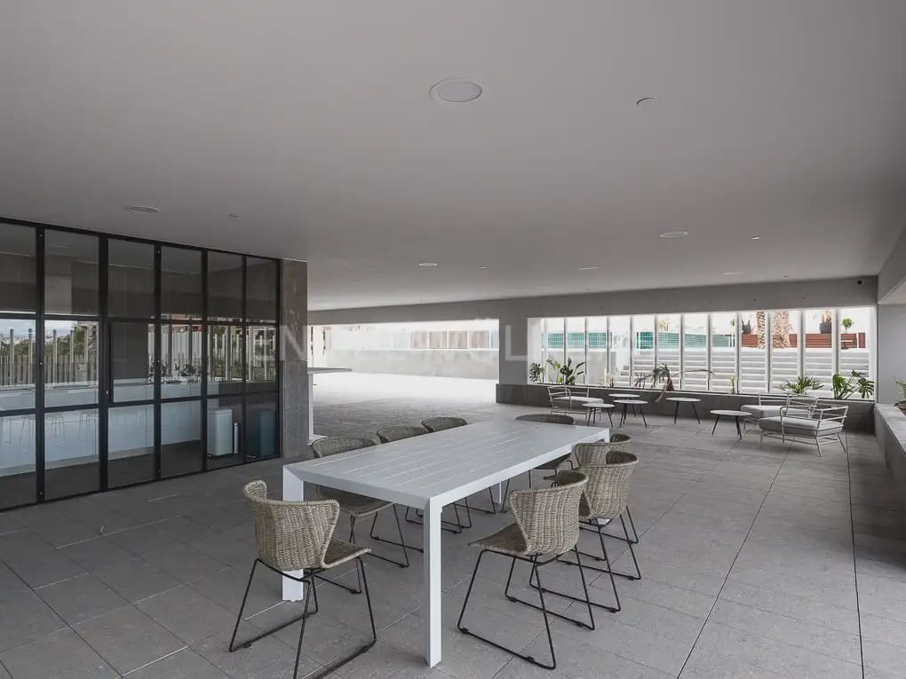 Appartement de 1 chambre à louer à Valence ville avec piscine garage - 1 600 € (Ref: 9925029)