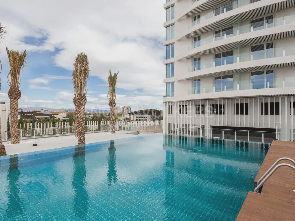 Appartement de 1 chambre à louer à Valence ville avec piscine garage - 1 600 € (Ref: 9925029)