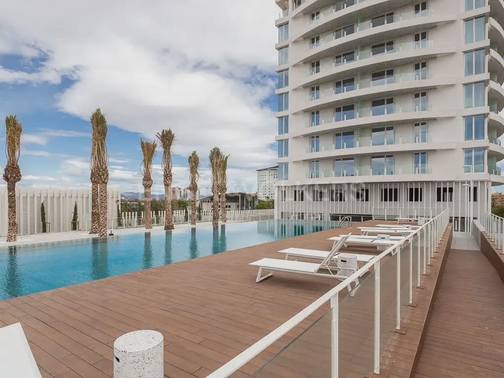 Appartement de 1 chambre à louer à Valence ville avec piscine garage - 1 600 € (Ref: 9925029)
