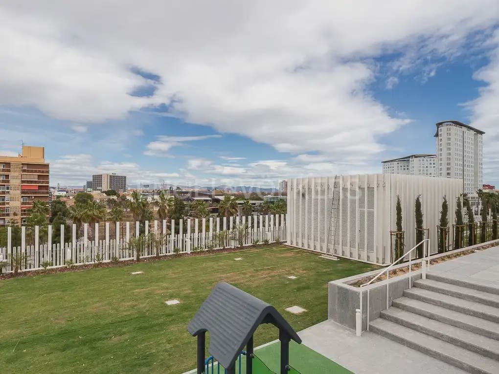 Appartement de 1 chambre à louer à Valence ville avec piscine garage - 1 600 € (Ref: 9925029)
