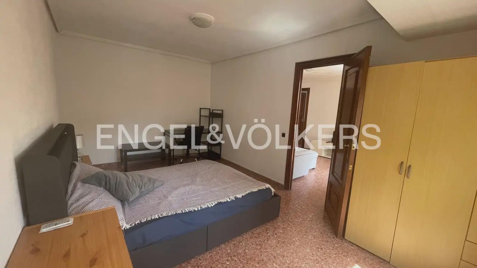4 sovrum Lägenhet att hyra i Valencia stad - 1 600 € (Ref: 9925030)