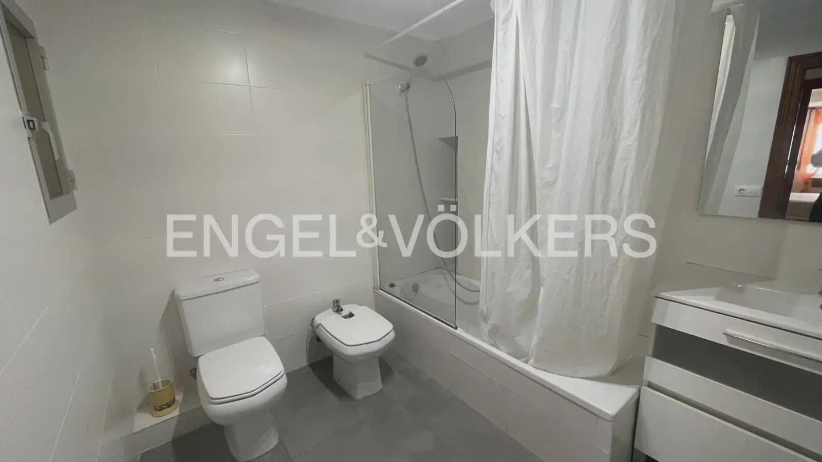 4 sovrum Lägenhet att hyra i Valencia stad - 1 600 € (Ref: 9925030)