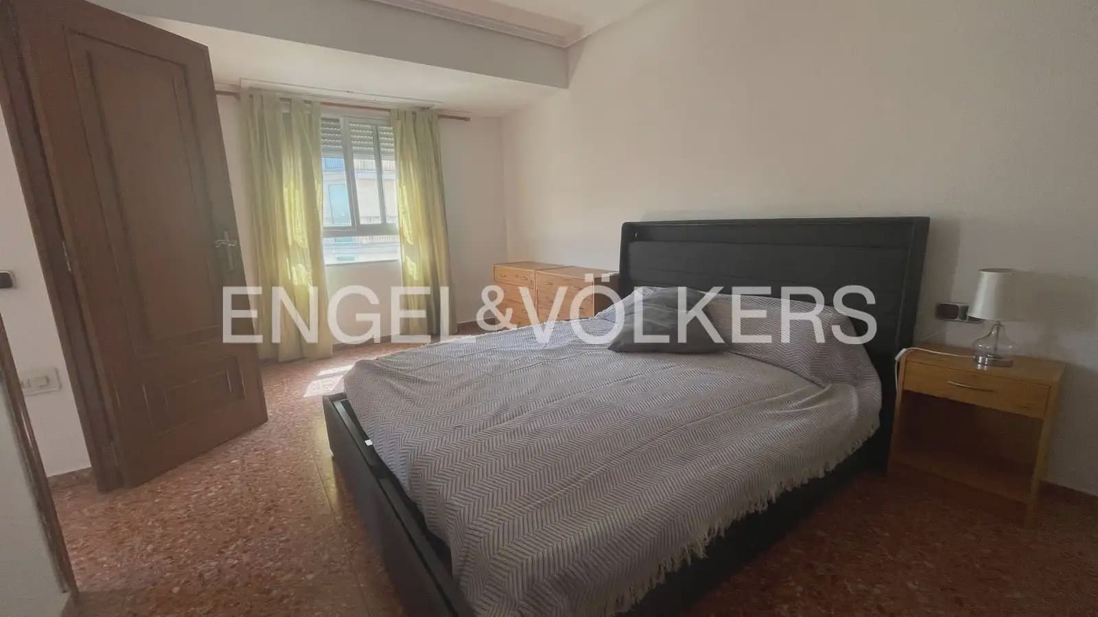 4 sovrum Lägenhet att hyra i Valencia stad - 1 600 € (Ref: 9925030)