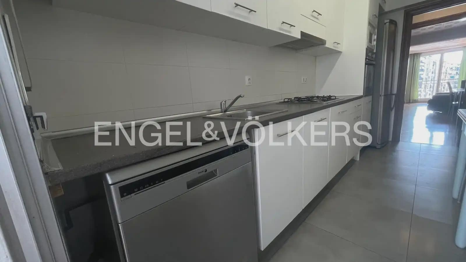 4 sovrum Lägenhet att hyra i Valencia stad - 1 600 € (Ref: 9925030)