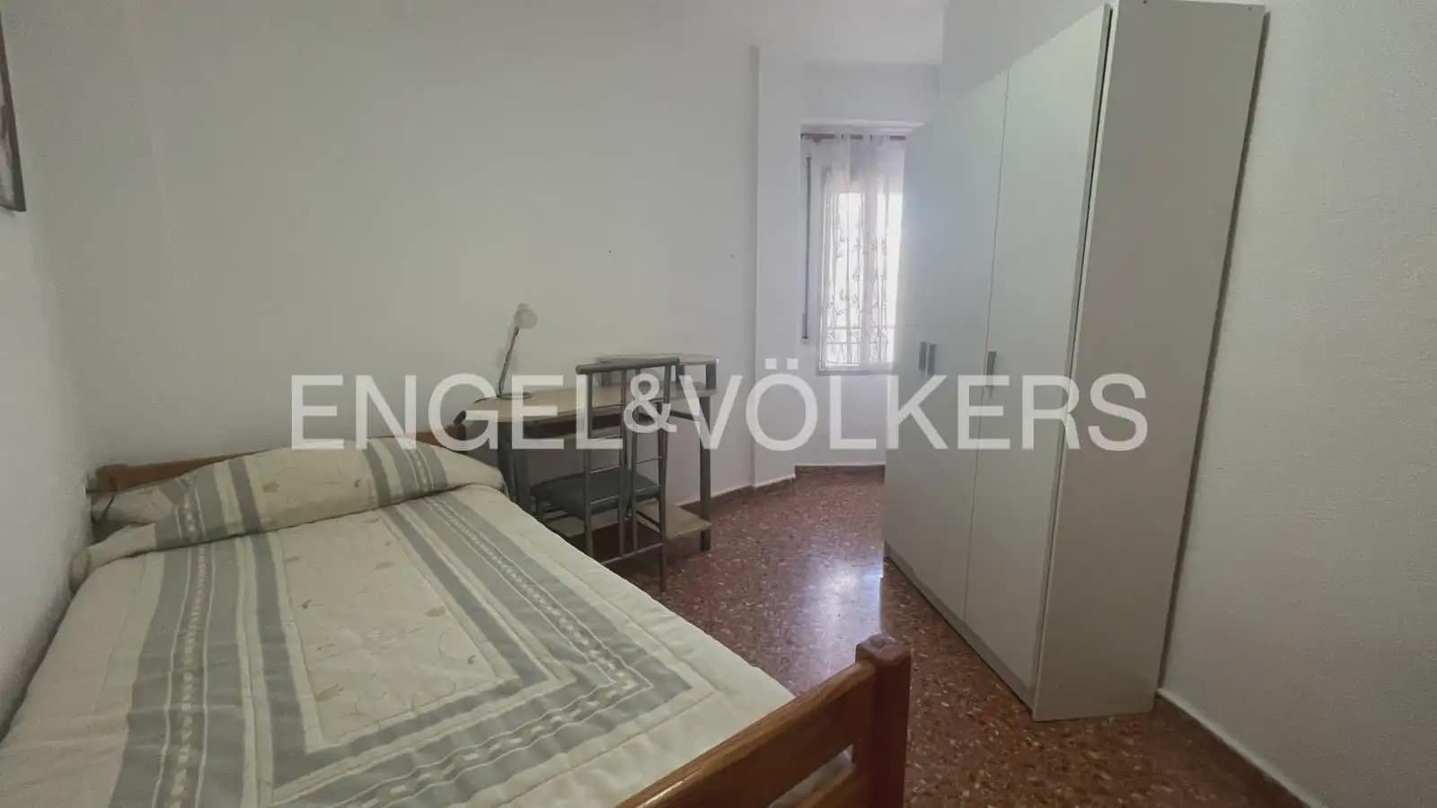 4 sovrum Lägenhet att hyra i Valencia stad - 1 600 € (Ref: 9925030)