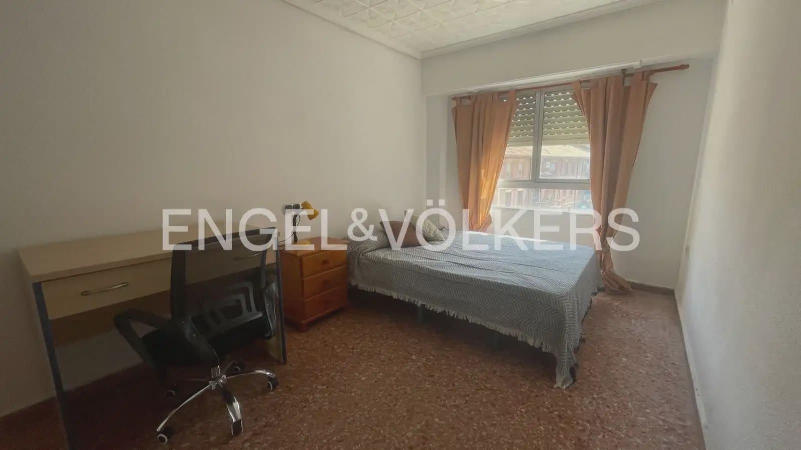 4 sovrum Lägenhet att hyra i Valencia stad - 1 600 € (Ref: 9925030)