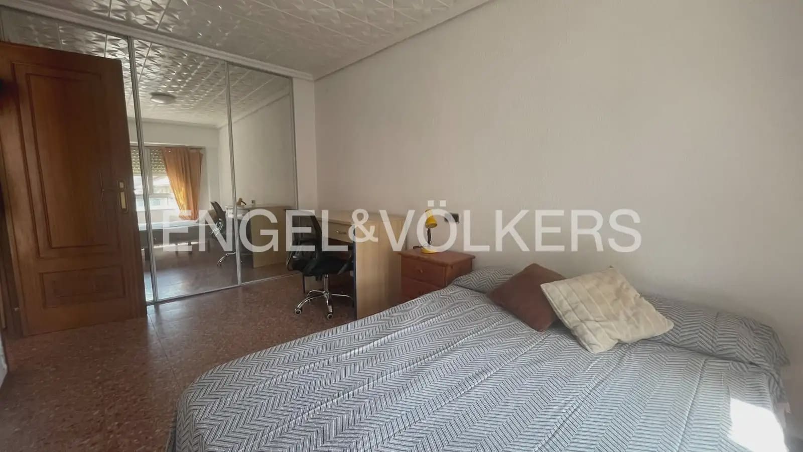 4 sovrum Lägenhet att hyra i Valencia stad - 1 600 € (Ref: 9925030)