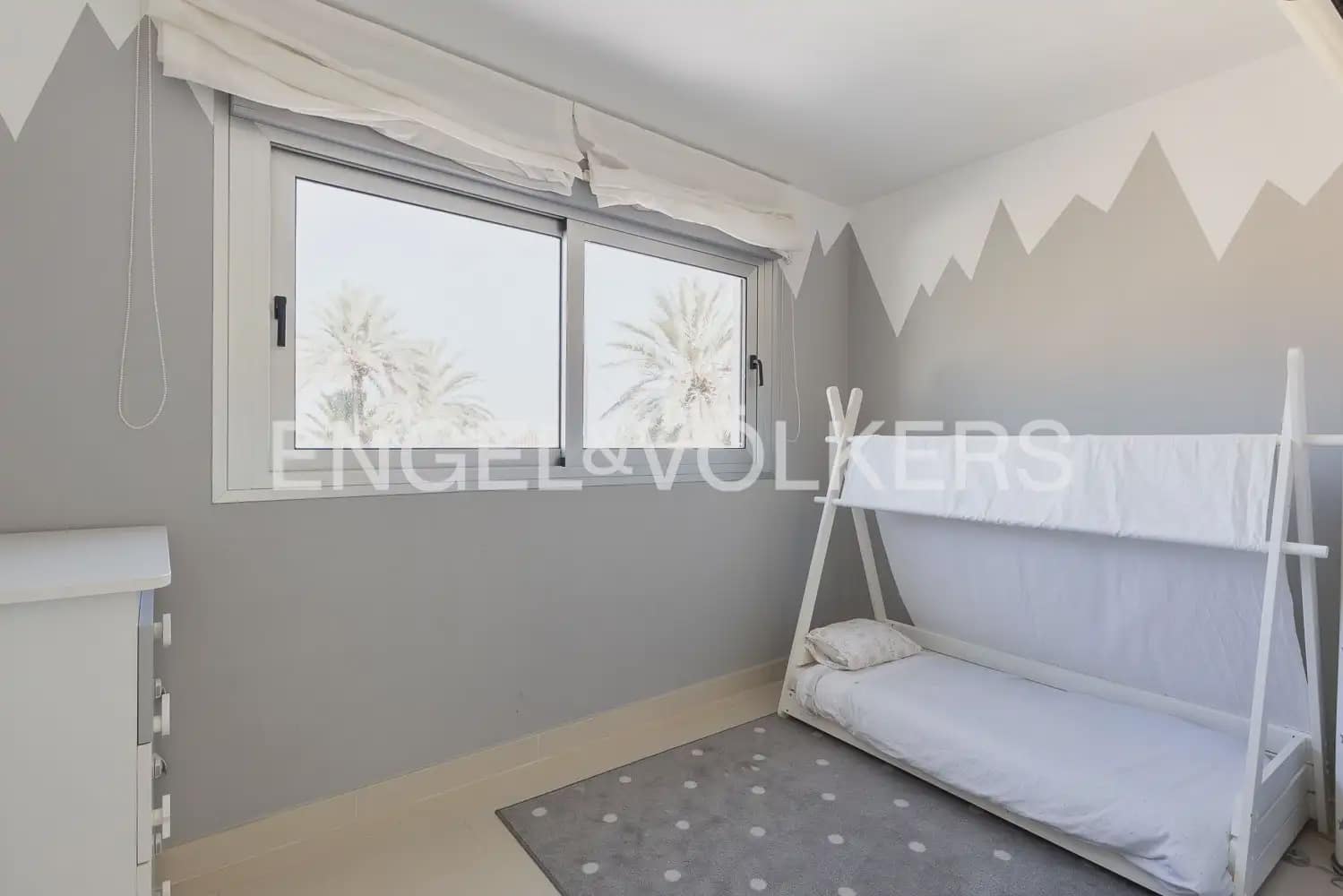 4 quarto Apartamento para arrendar em Denia com piscina garagem - 2 500 € (Ref: 9925032)