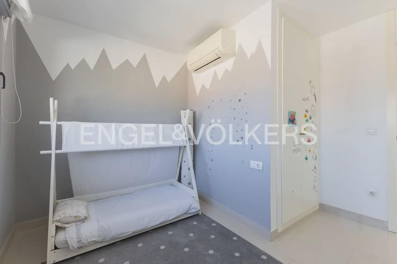 4 quarto Apartamento para arrendar em Denia com piscina garagem - 2 500 € (Ref: 9925032)