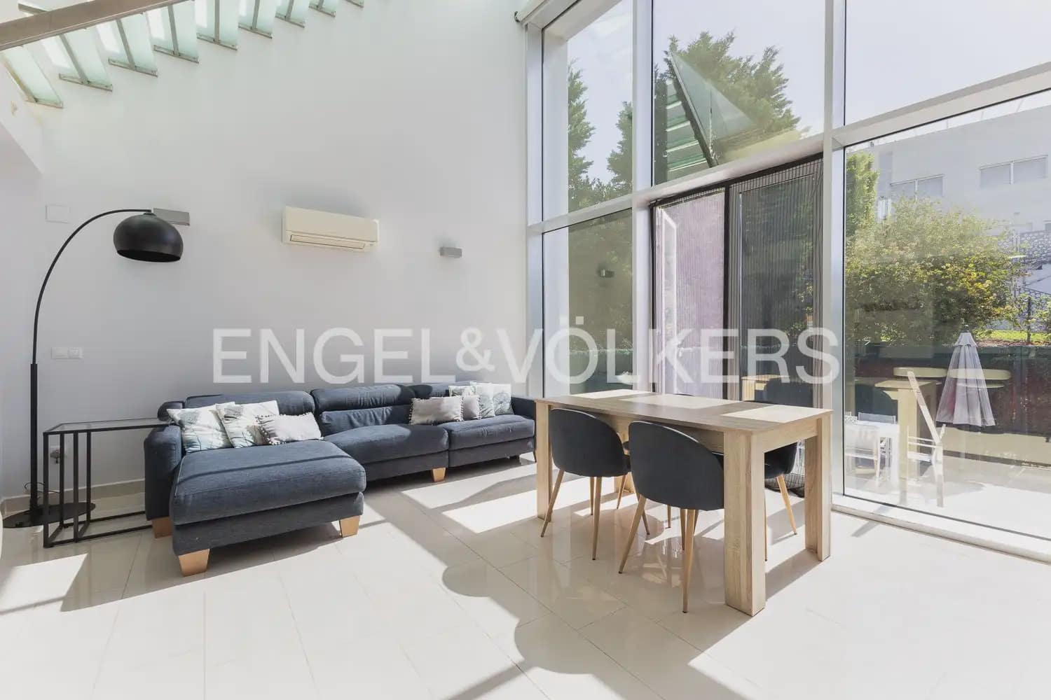 4 quarto Apartamento para arrendar em Denia com piscina garagem - 2 500 € (Ref: 9925032)