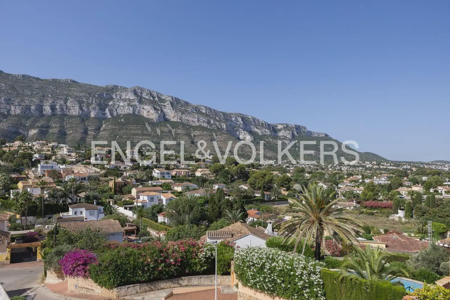 4 quarto Apartamento para arrendar em Denia com piscina garagem - 2 500 € (Ref: 9925032)