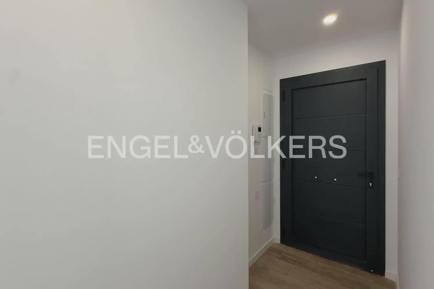 2 sypialnia Willa do wynajęcia w Serra z basenem garażem - 1 500 € (Ref: 9925033)