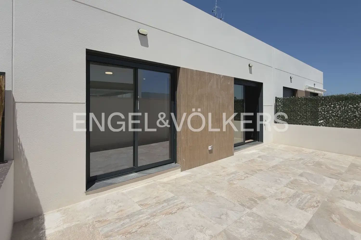 2 sypialnia Willa do wynajęcia w Serra z basenem garażem - 1 500 € (Ref: 9925033)