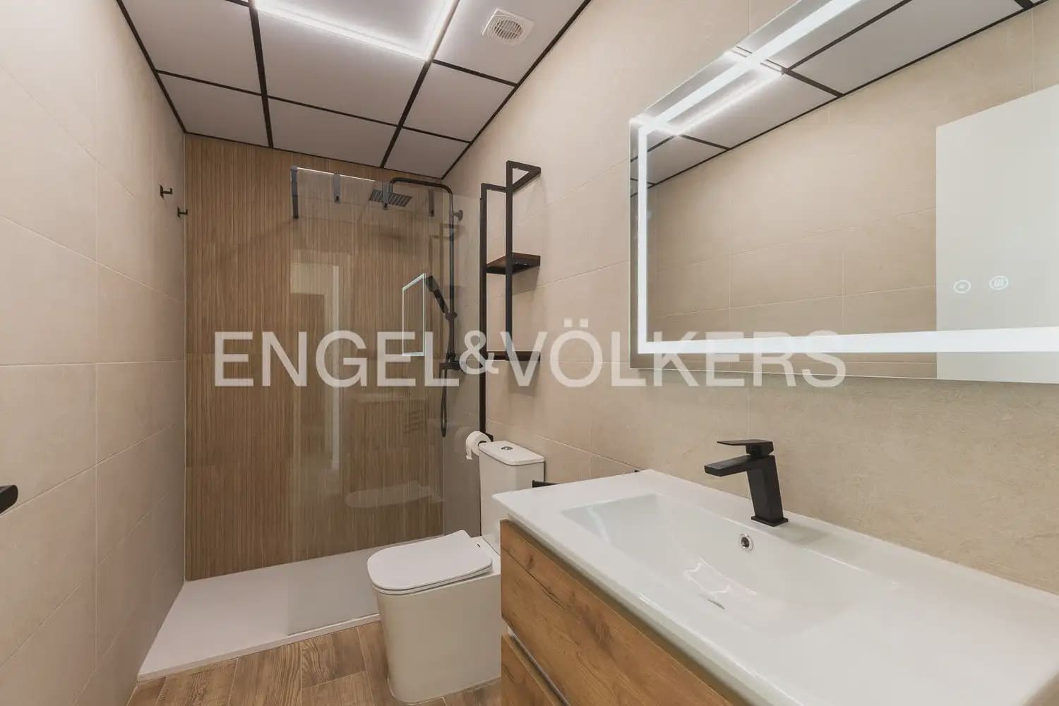 2 bedroom Villa for rent in Serra with pool garage - € 1,500 (Ref: 9925033)