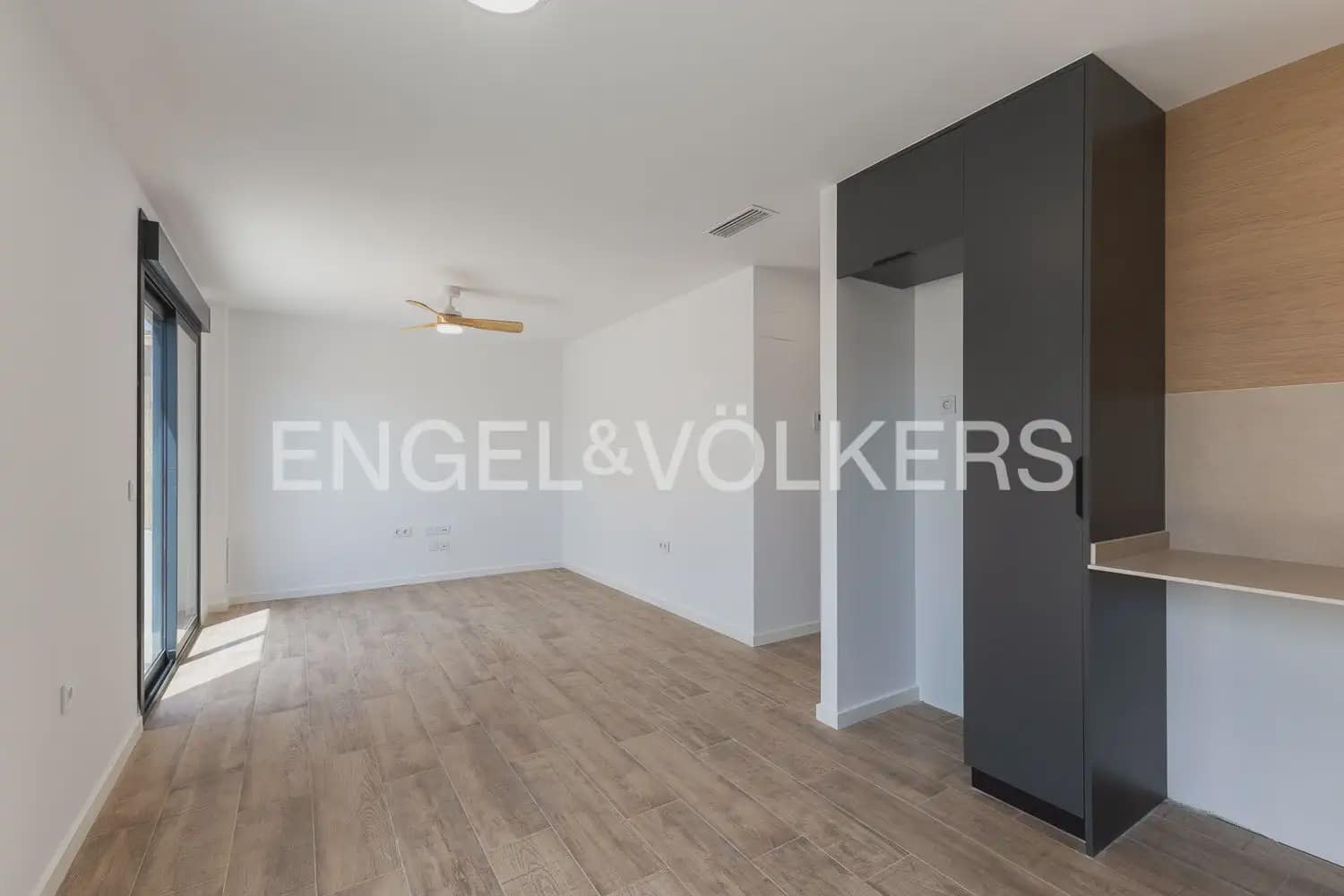 2 bedroom Villa for rent in Serra with pool garage - € 1,500 (Ref: 9925033)