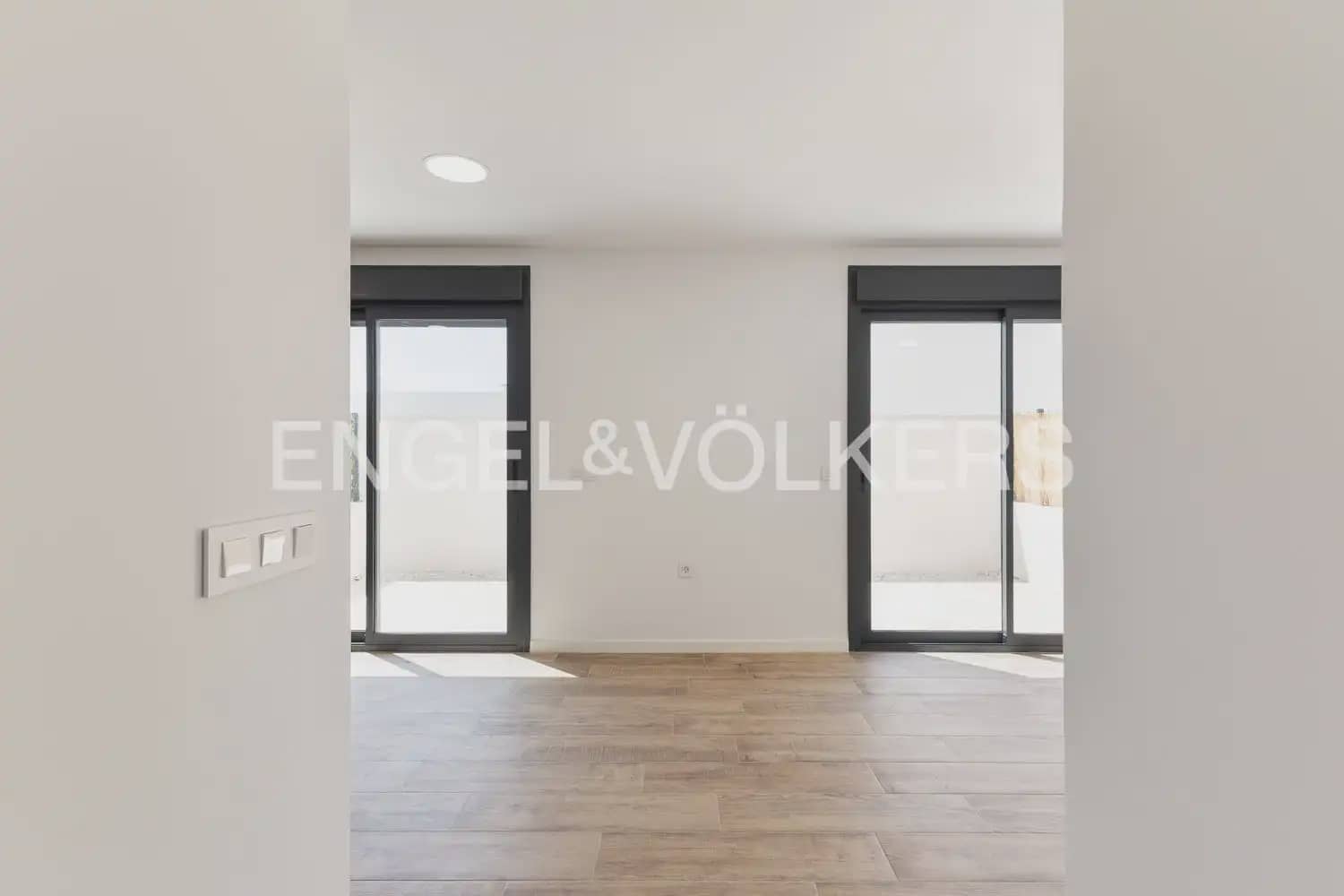 2 bedroom Villa for rent in Serra with pool garage - € 1,500 (Ref: 9925033)