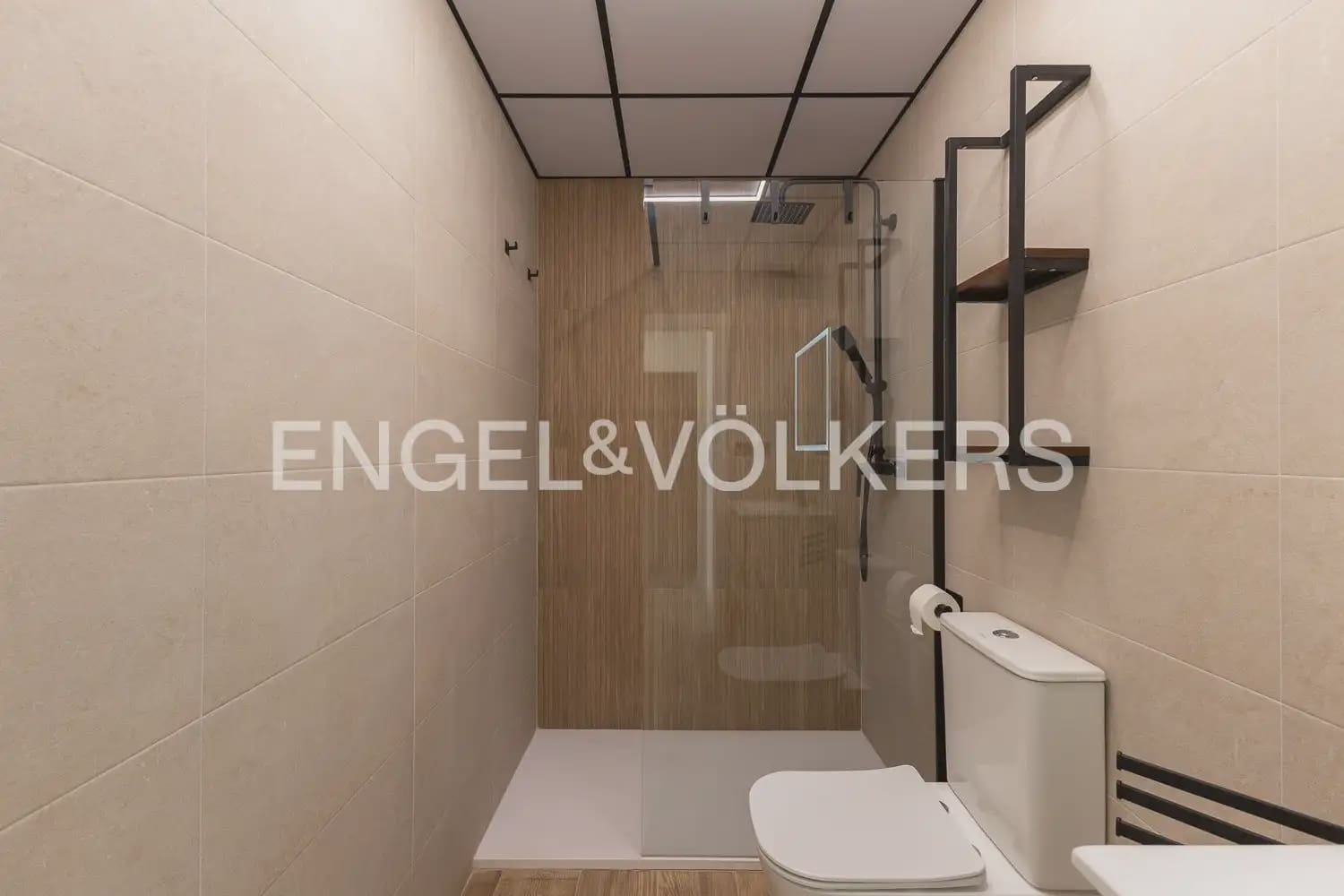 2 bedroom Villa for rent in Serra with pool garage - € 1,500 (Ref: 9925033)