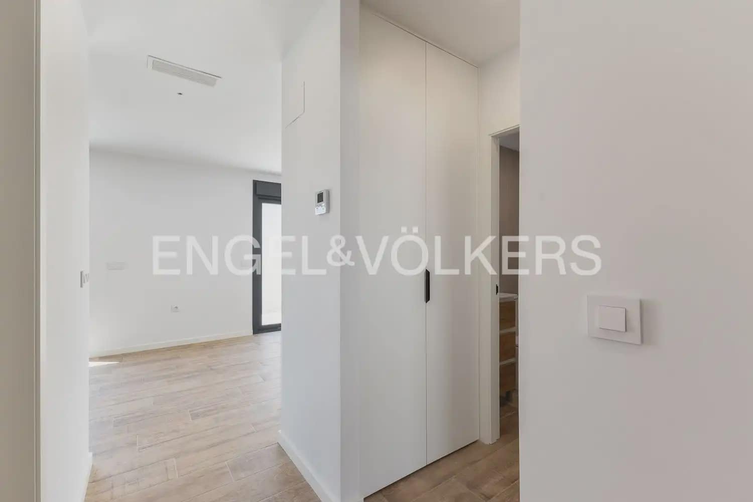 2 bedroom Villa for rent in Serra with pool garage - € 1,500 (Ref: 9925033)