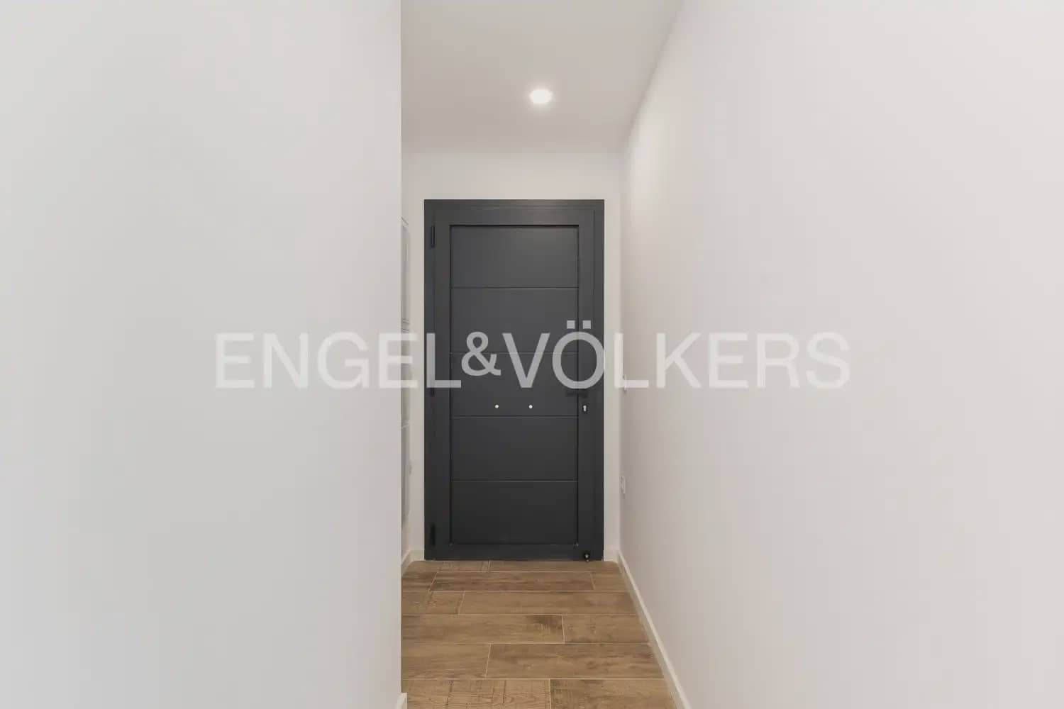 2 bedroom Villa for rent in Serra with pool garage - € 1,500 (Ref: 9925033)