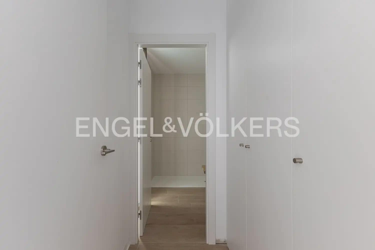 Villa/Maison Mitoyenne de 4 chambres à louer à Rocafort avec piscine garage - 2 600 € (Ref: 9925192)