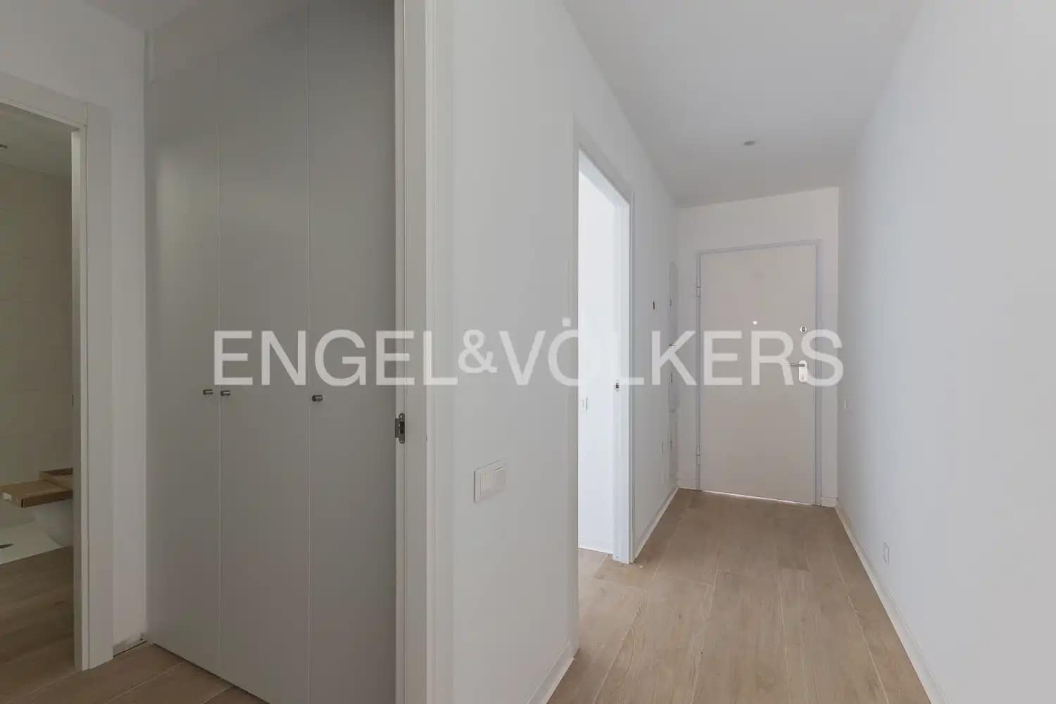 Villa/Maison Mitoyenne de 4 chambres à louer à Rocafort avec piscine garage - 2 600 € (Ref: 9925192)