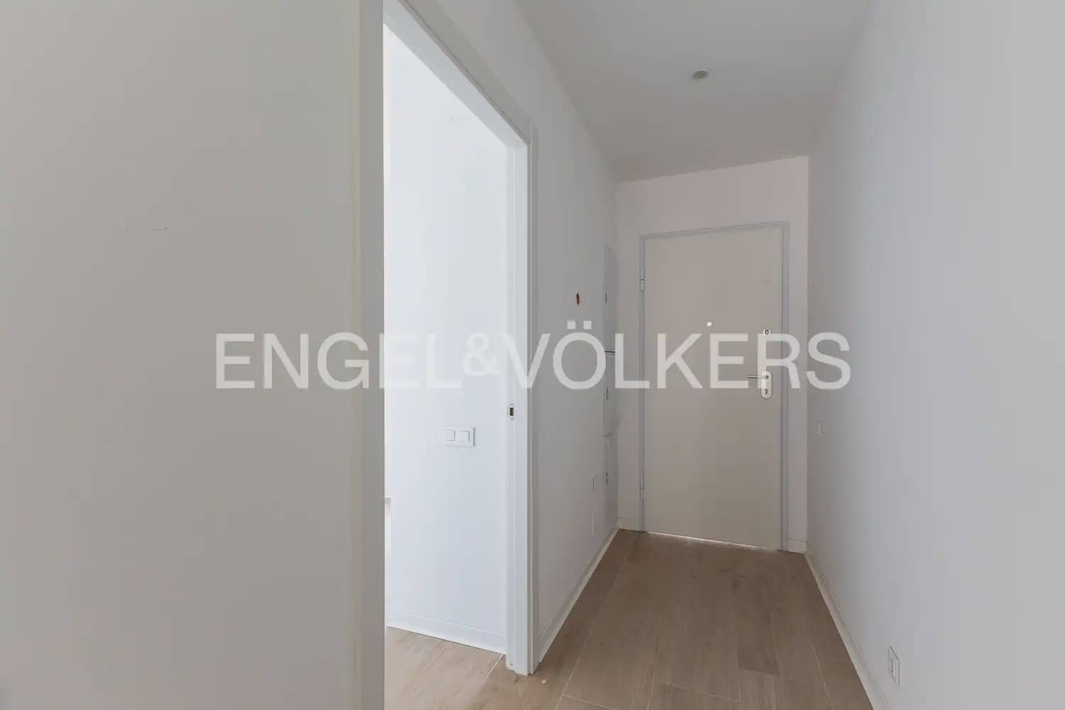 Villa/Maison Mitoyenne de 4 chambres à louer à Rocafort avec piscine garage - 2 600 € (Ref: 9925192)