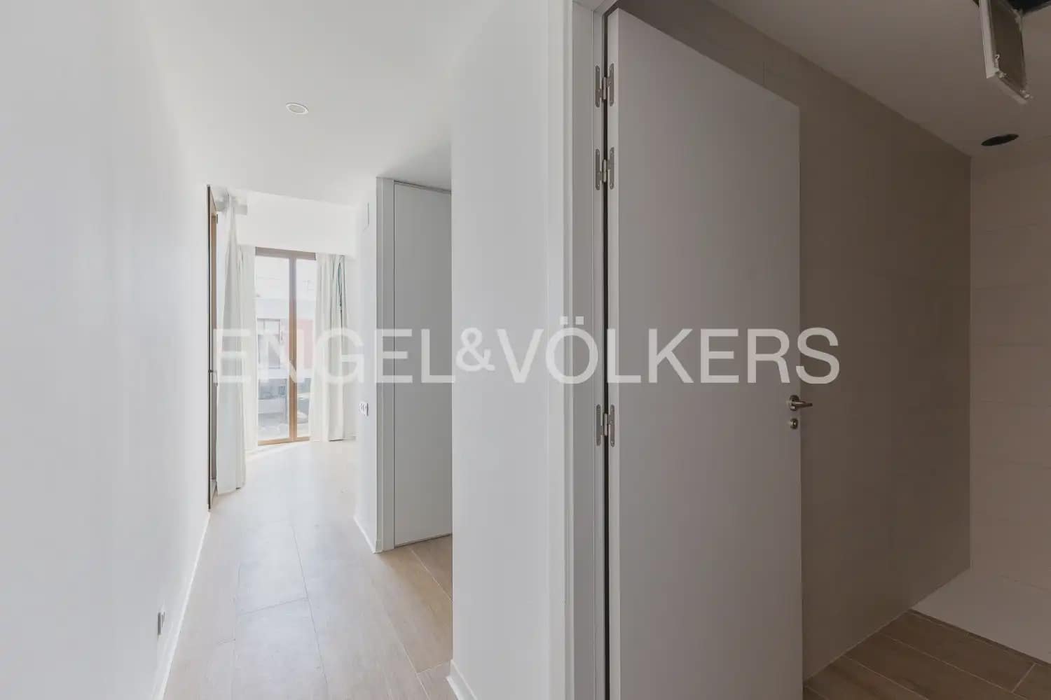 Villa/Maison Mitoyenne de 4 chambres à louer à Rocafort avec piscine garage - 2 600 € (Ref: 9925192)